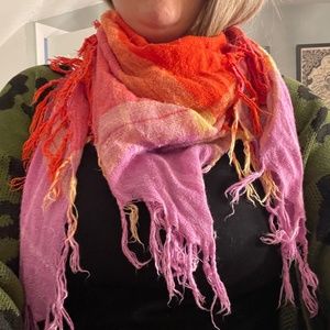 Scarf with tassles